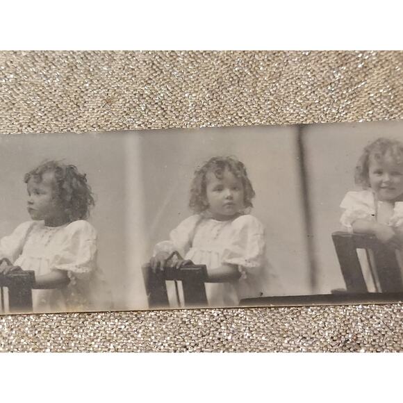 1920s Antique 4 Photo Booth Photos Uncut Strip Young Girl/Child Large Curls Hair - Picture 4 of 8